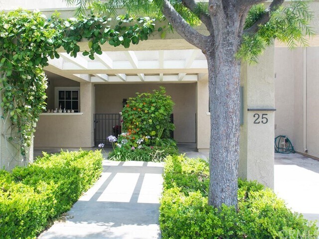 Building Photo - 25 Stanford Ct