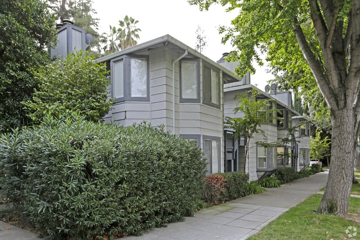 Building Photo - 1800 U St