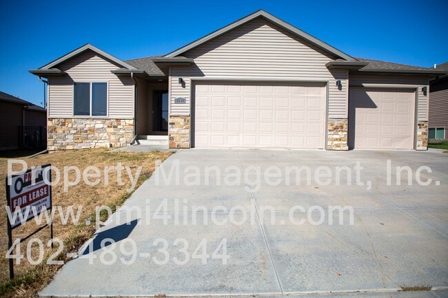 Building Photo - Newer Ranch Style House, 4 bedroom, 3 bath.