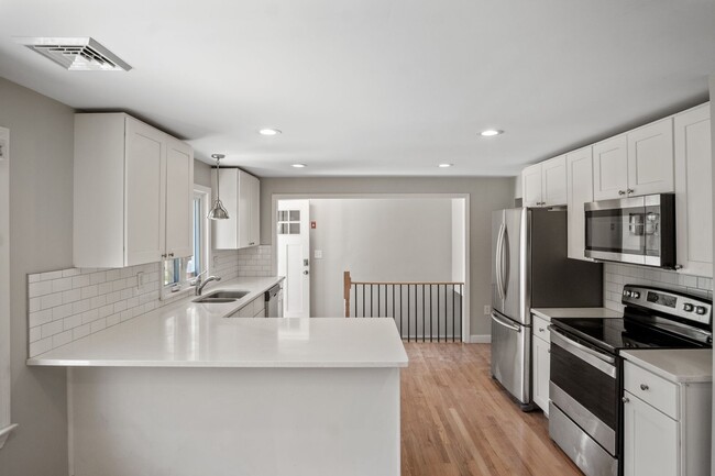 Building Photo - Single Family Home on Admiral Street