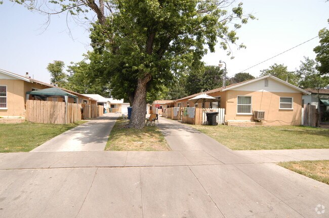 Building Photo - 1431-1441 N Sierra Way