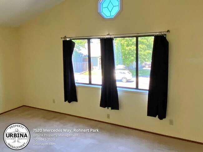 Building Photo - Discover Your Dream Home: Five-Bedroom Gem...