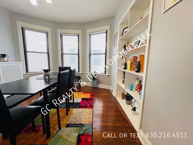Building Photo - 5709 W Dakin St