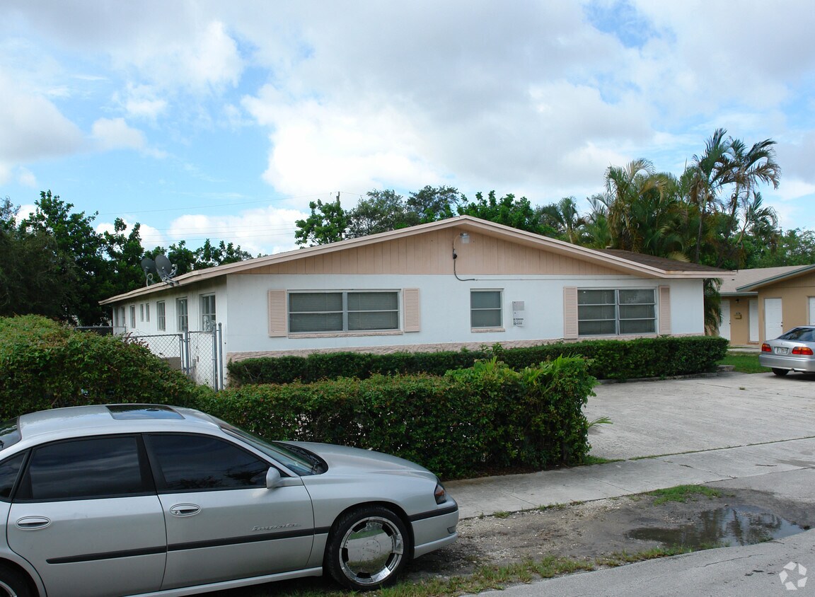 Primary Photo - 2420 NE 188th St