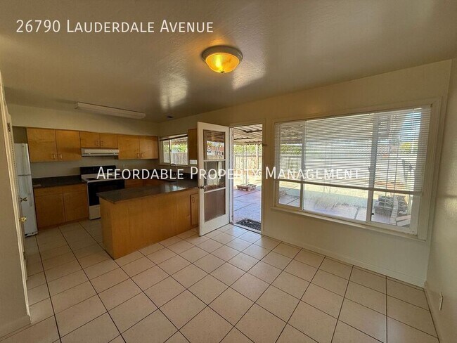 Foto del edificio - 26790 Lauderdale Ave