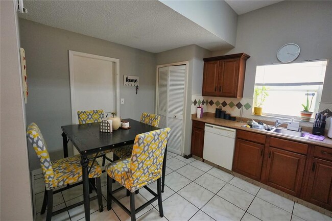 Foto del edificio - 11702 Cuxham Dr