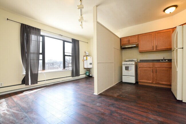 Foto del edificio - 6967 W Grand Ave