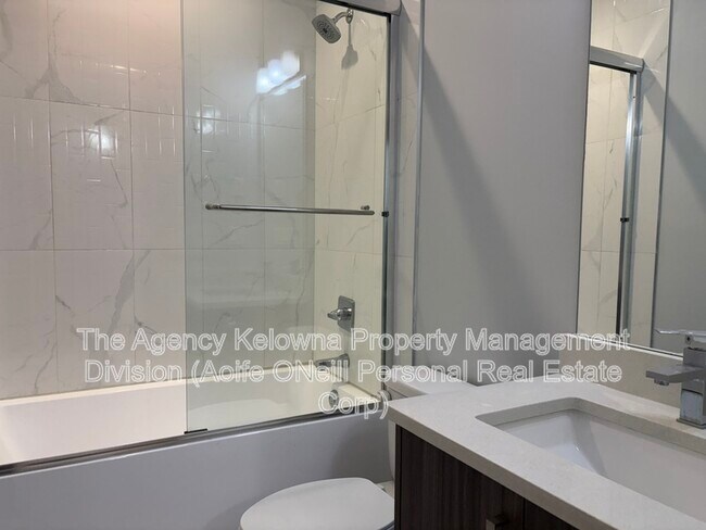 Photo du bâtiment - 1308 Rutland Rd N