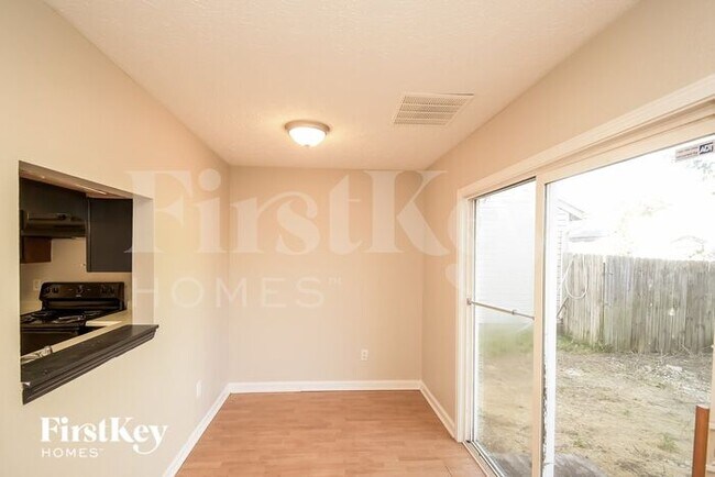 Foto del edificio - 2739 Lullwater Ln