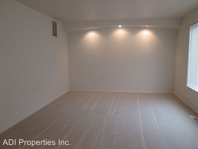 Building Photo - 16725 NW Shadow Hills Ln