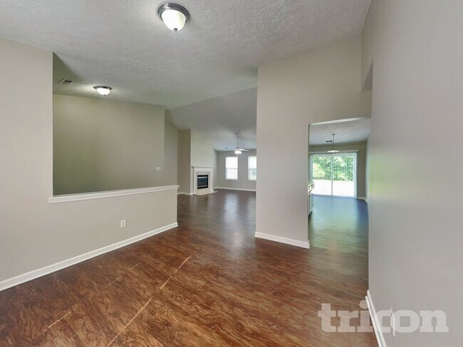 Foto del edificio - 9728 Avensong Crossing Dr