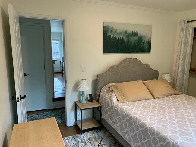 Building Photo - 2018 Stonegate Cir