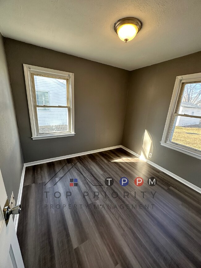 Building Photo - 2 Bedroom | 1 Bathroom Single-Family Home ...