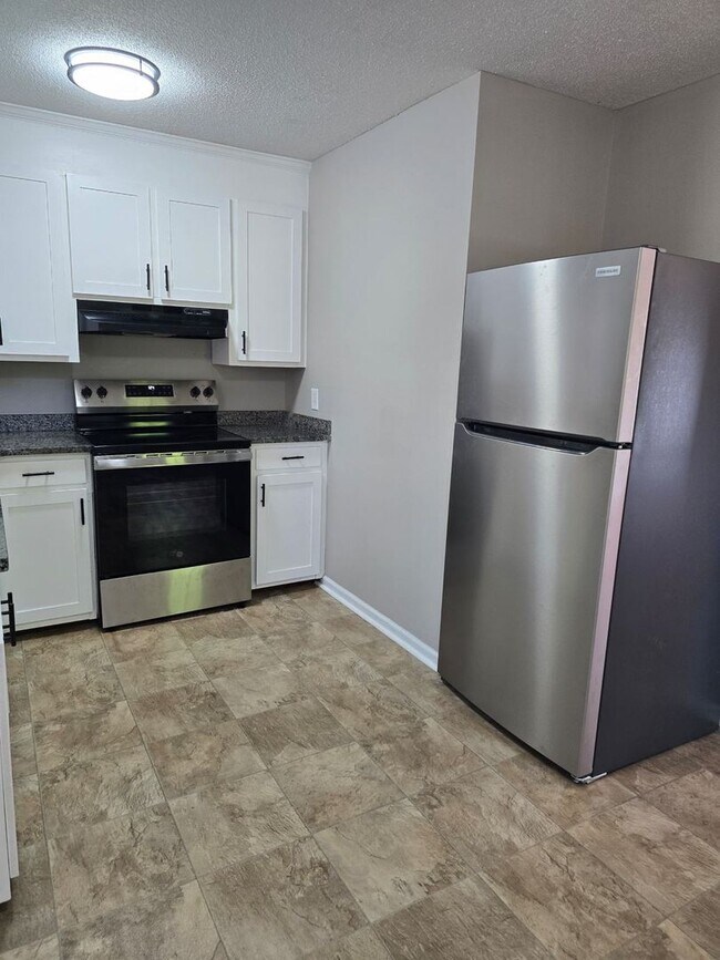 Foto del edificio - Sherwood Drive - 3 bedroom 2 bath located ...