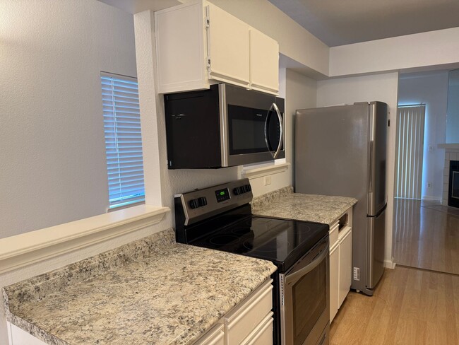 Building Photo - Premium North Valley Condo