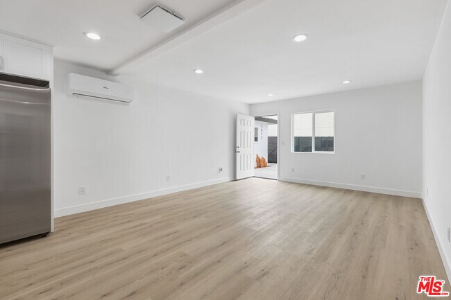 Foto del edificio - 1613 W 209th St