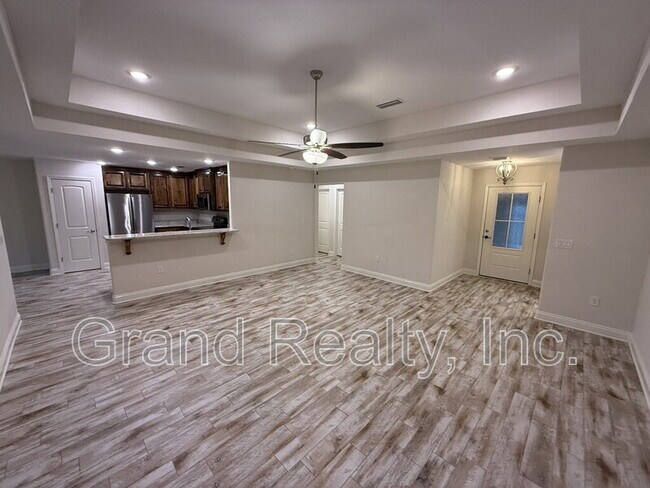 Building Photo - 4999 Creekside Ln