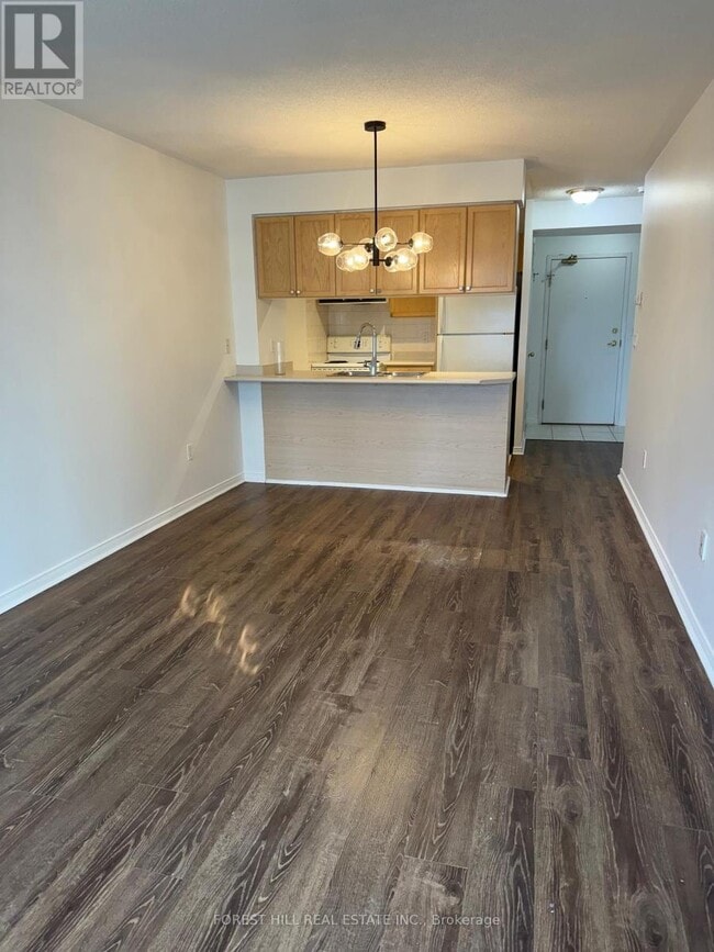 Photo du bâtiment - 909 Bay St.