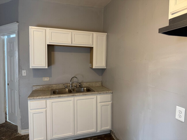 Building Photo - 10453 S Wabash Ave