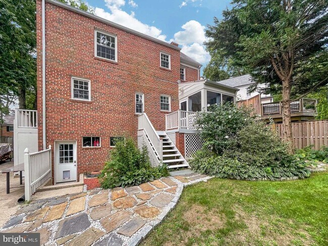 Foto del edificio - 6606 31st Pl NW