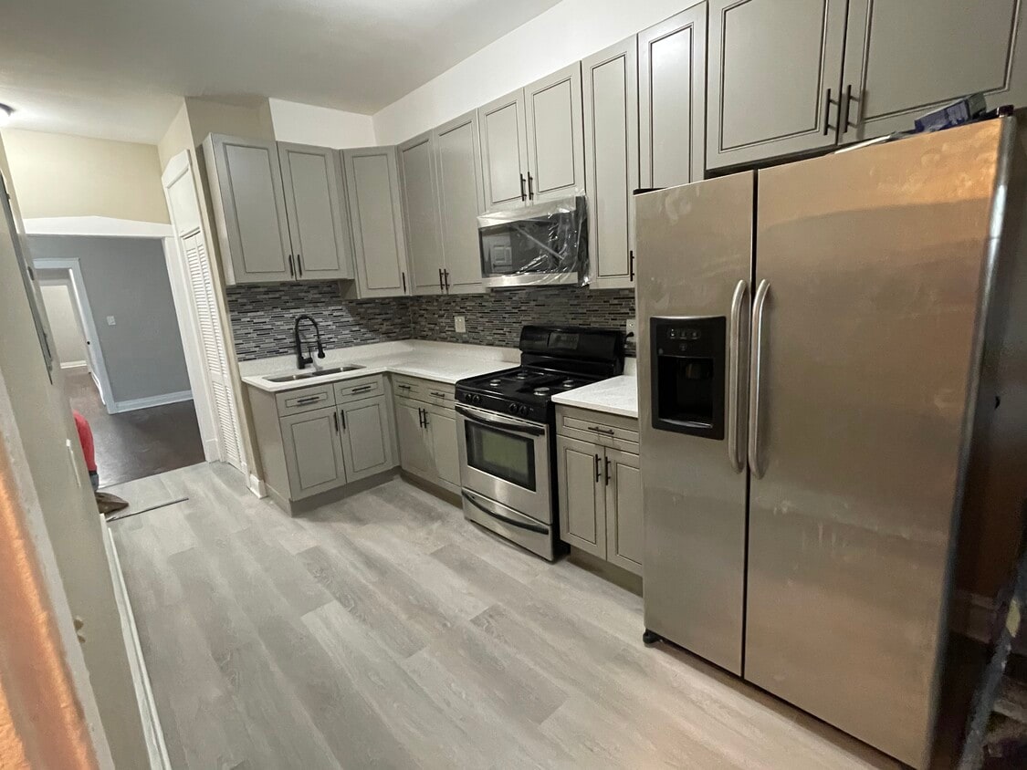 Kitchen - 3342 W Douglas Blvd