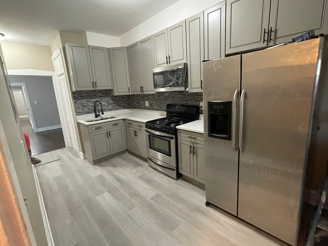 Kitchen - 3342 W Douglas Blvd