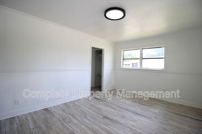 Building Photo - 2320 16th St N