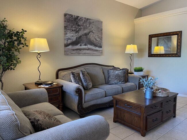 Building Photo - Fully furnished Rental Available Now