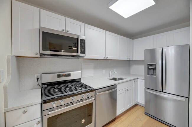 Foto del edificio - 1330 New Hampshire Ave NW