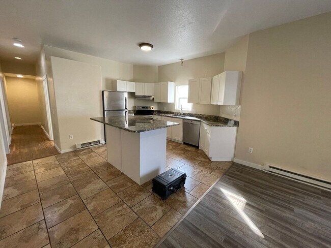 Foto del edificio - 416 N 15th Ave E