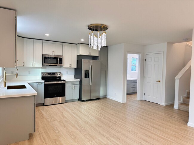 Foto del edificio - Brand New Home in Tiki Gardens