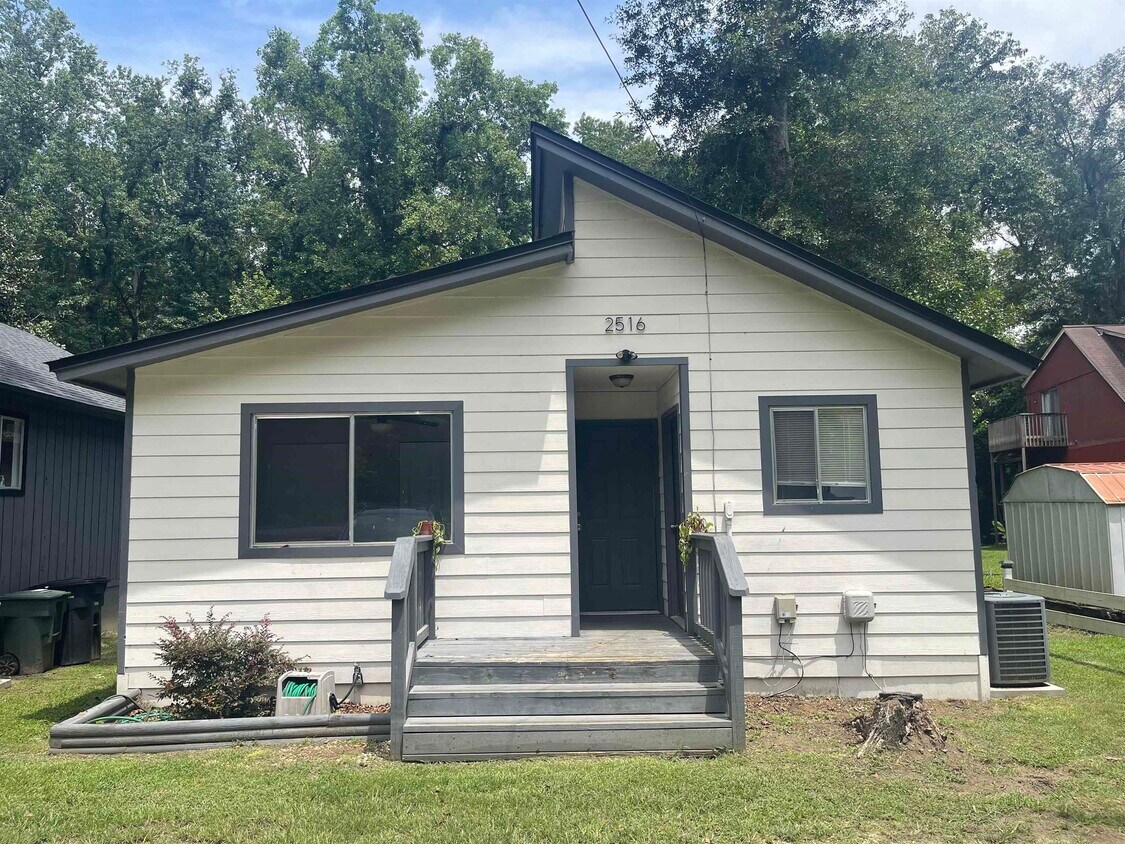 Primary Photo - 2516 Dundee Dr