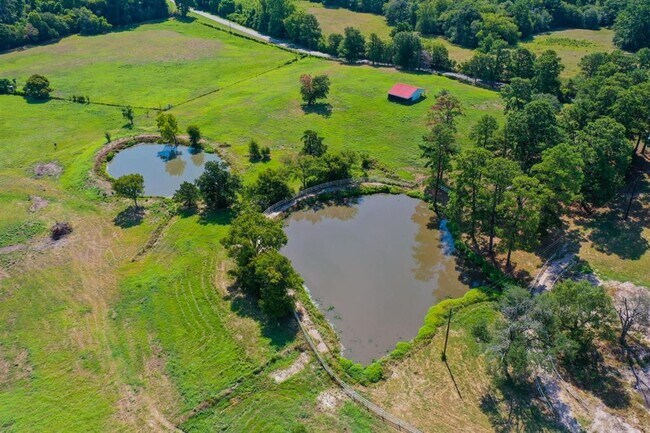 Foto del edificio - 607 Wood Farm Rd