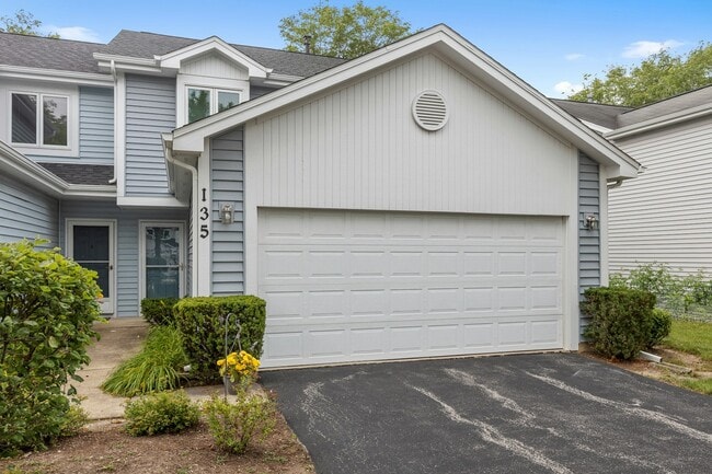 Photo - 135 Hampton Ave Townhome
