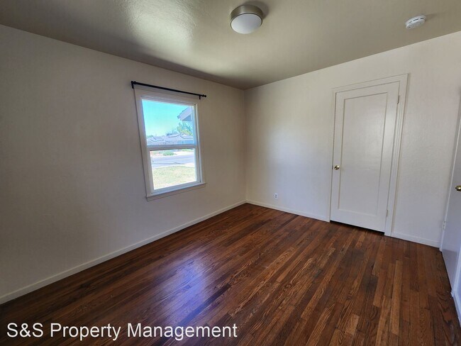 Building Photo - 2 br, 1 bath House - 1721 Michigan Blvd.