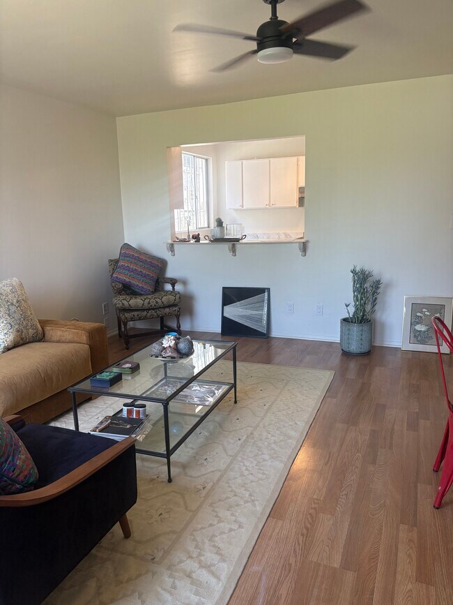Foto del edificio - 434 N Lake St