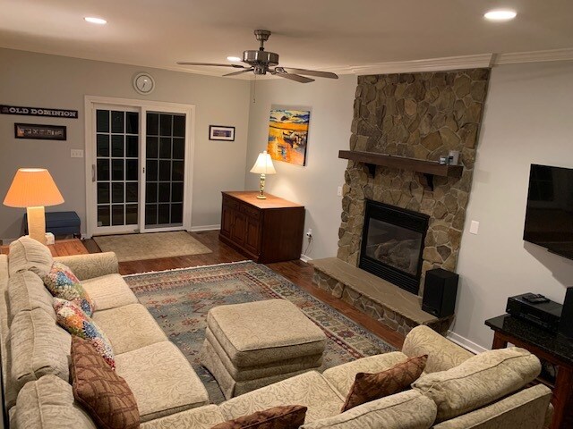 Foto del edificio - 7017 Hawks Hill Ln