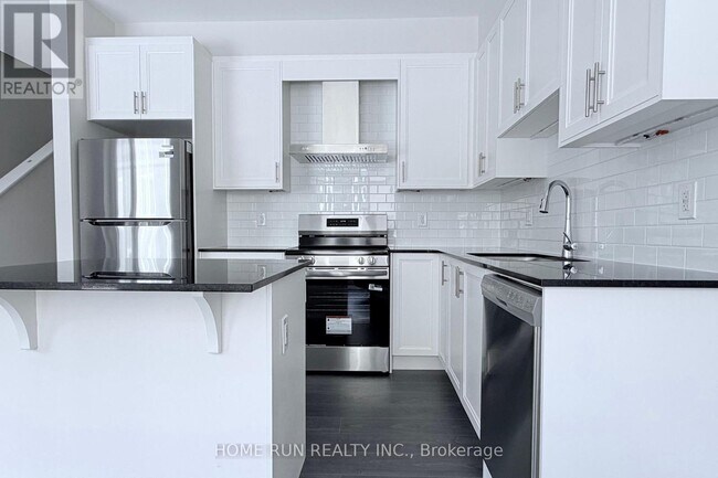 Building Photo - 381 Les Emmerson Dr