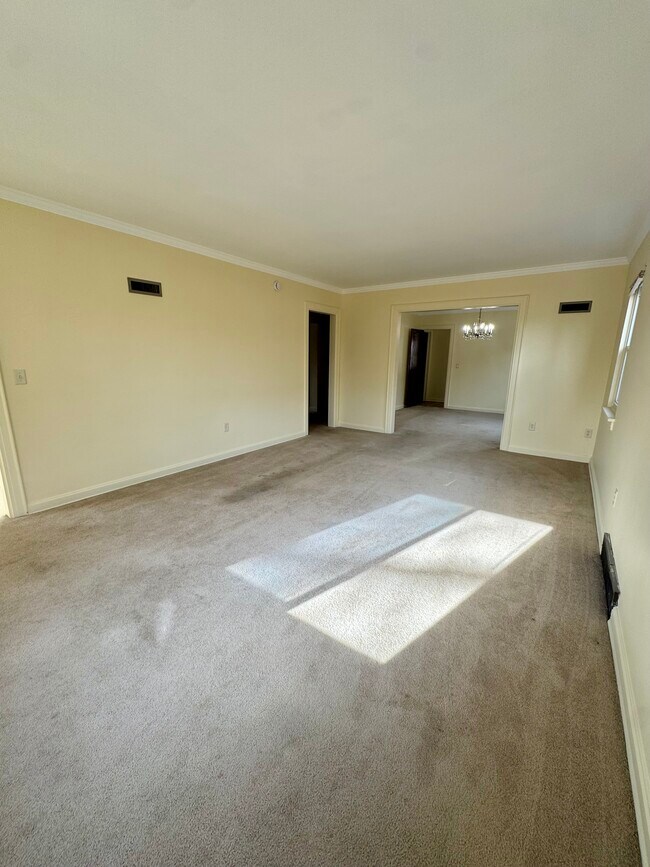 Foto del edificio - 234 E Pleasant St