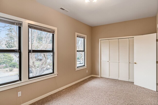 Foto del edificio - 1336 1/2 Park Ave - 3 bedroom | 1.5 bath |...