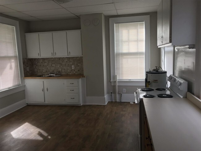 Foto del edificio - 211 E Caswell St