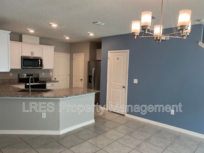 Building Photo - 2271 Hollyberry Wy