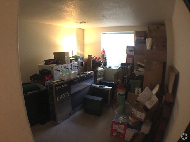 Building Photo - 2850 Kansas Dr Unit D