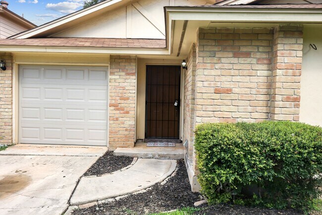 Building Photo - Charming 2-Bedroom Home in Kirby, Texas: Y...