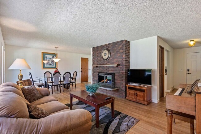 Building Photo - 219 N Mitchell Dr