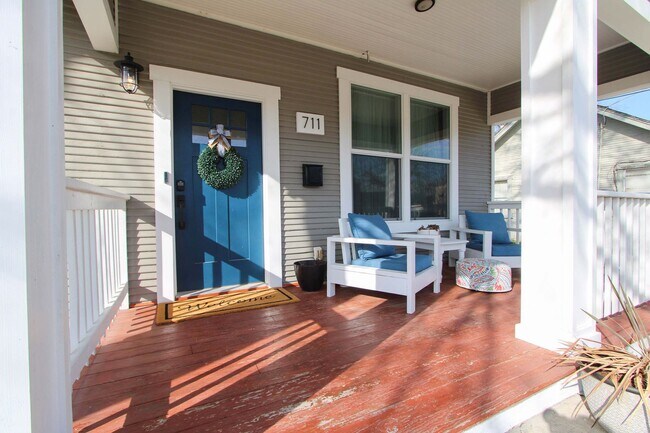 Foto del edificio - RENOVATED 3-BEDROOM HOME IN BEACON HILL