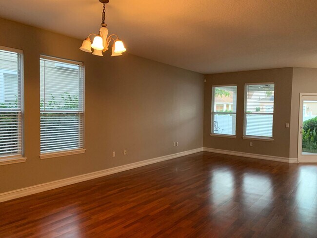 Foto del edificio - Charming 3/2 home w/ formal office/4th bedroom and fenced yard in Harmony