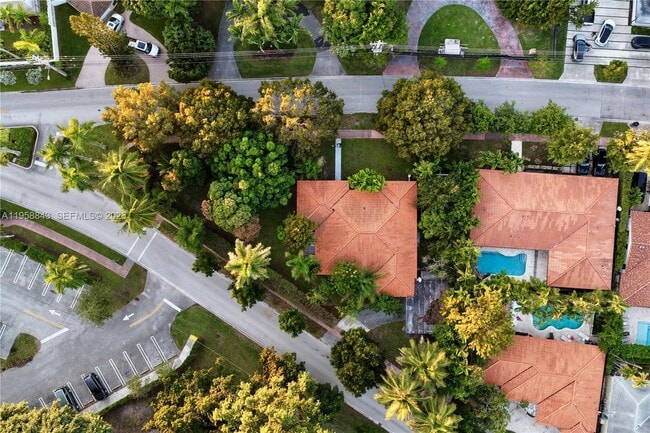 Building Photo - 1100 N Shore Dr