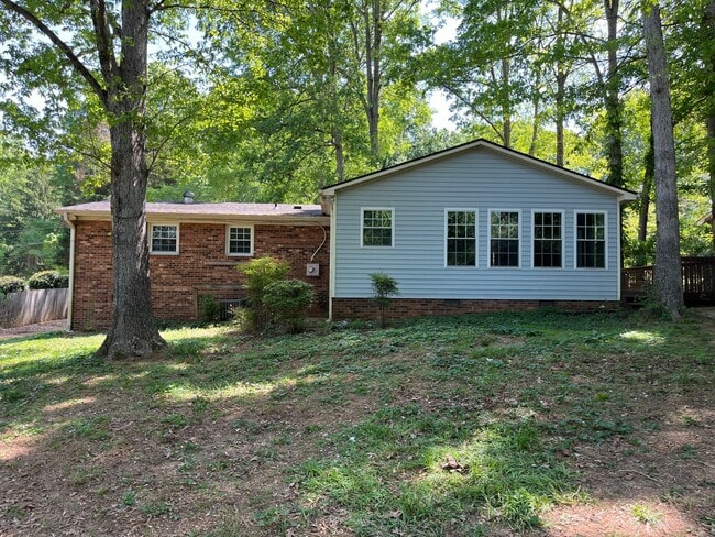 Foto del edificio - Charming 3-bedroom, 1.5-bathroom property in Pfafftown