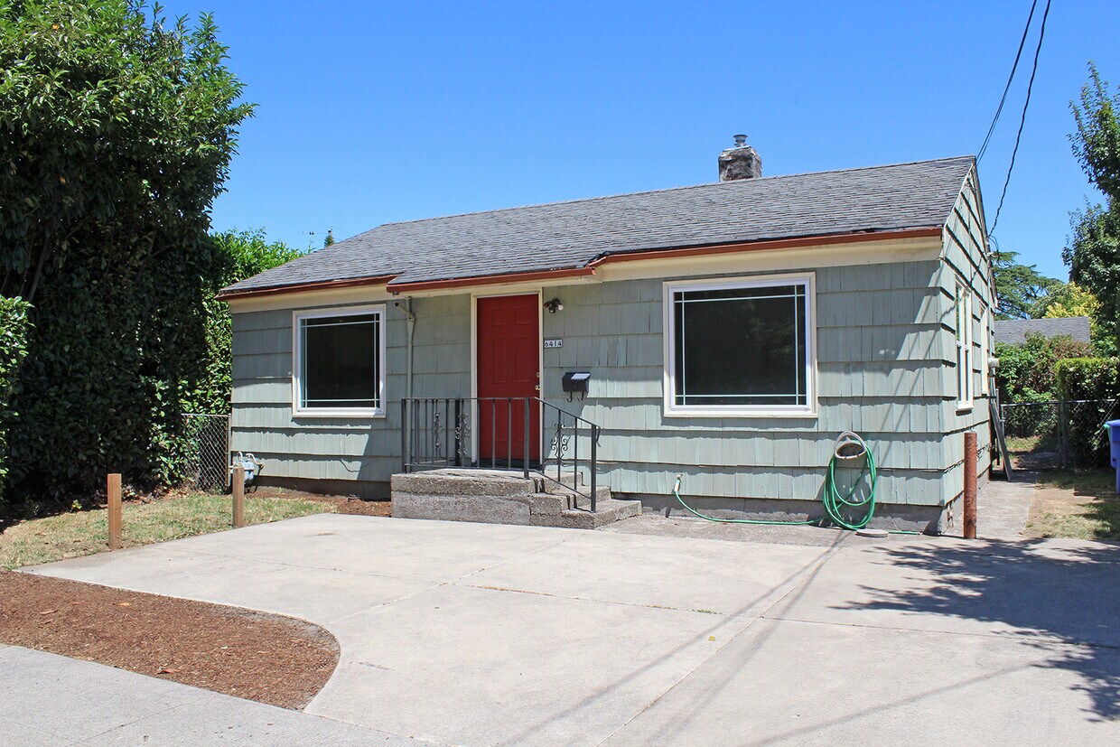 Foto principal - 6414 SE 52nd Ave